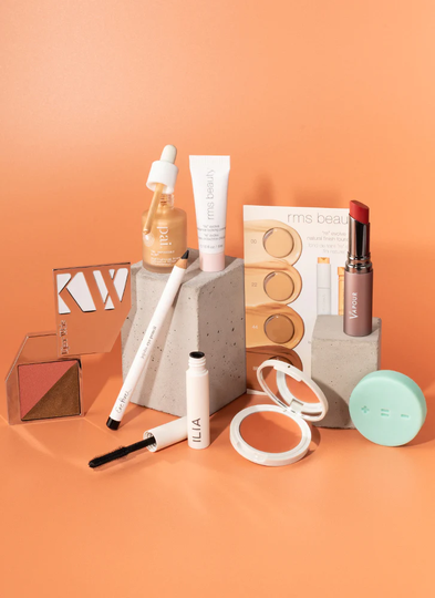 The Ultimate Makeup Exclusive Discovery Box 8 items
